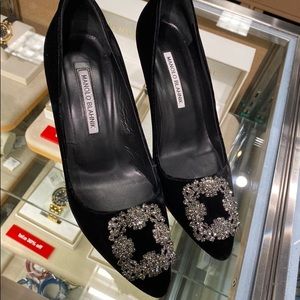 Manolo Blahnik Hangisi Velvet Black 38 Size